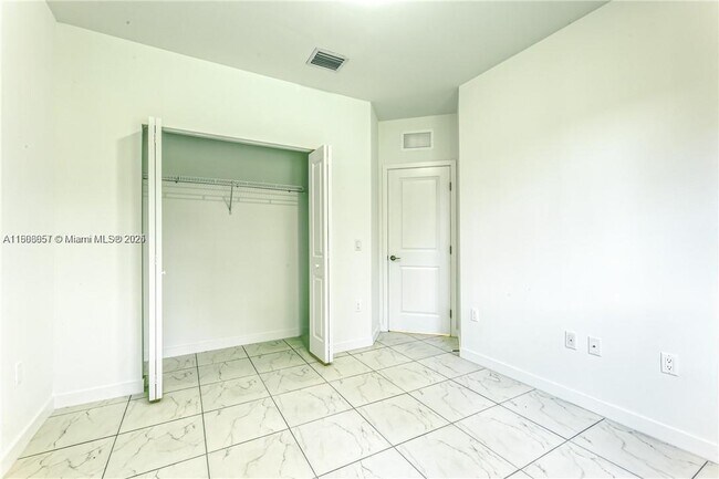 Building Photo - 14885 NE 7th Ave