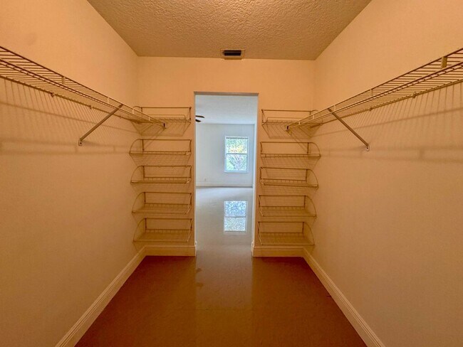 Building Photo - 1132 Hatteras Cir