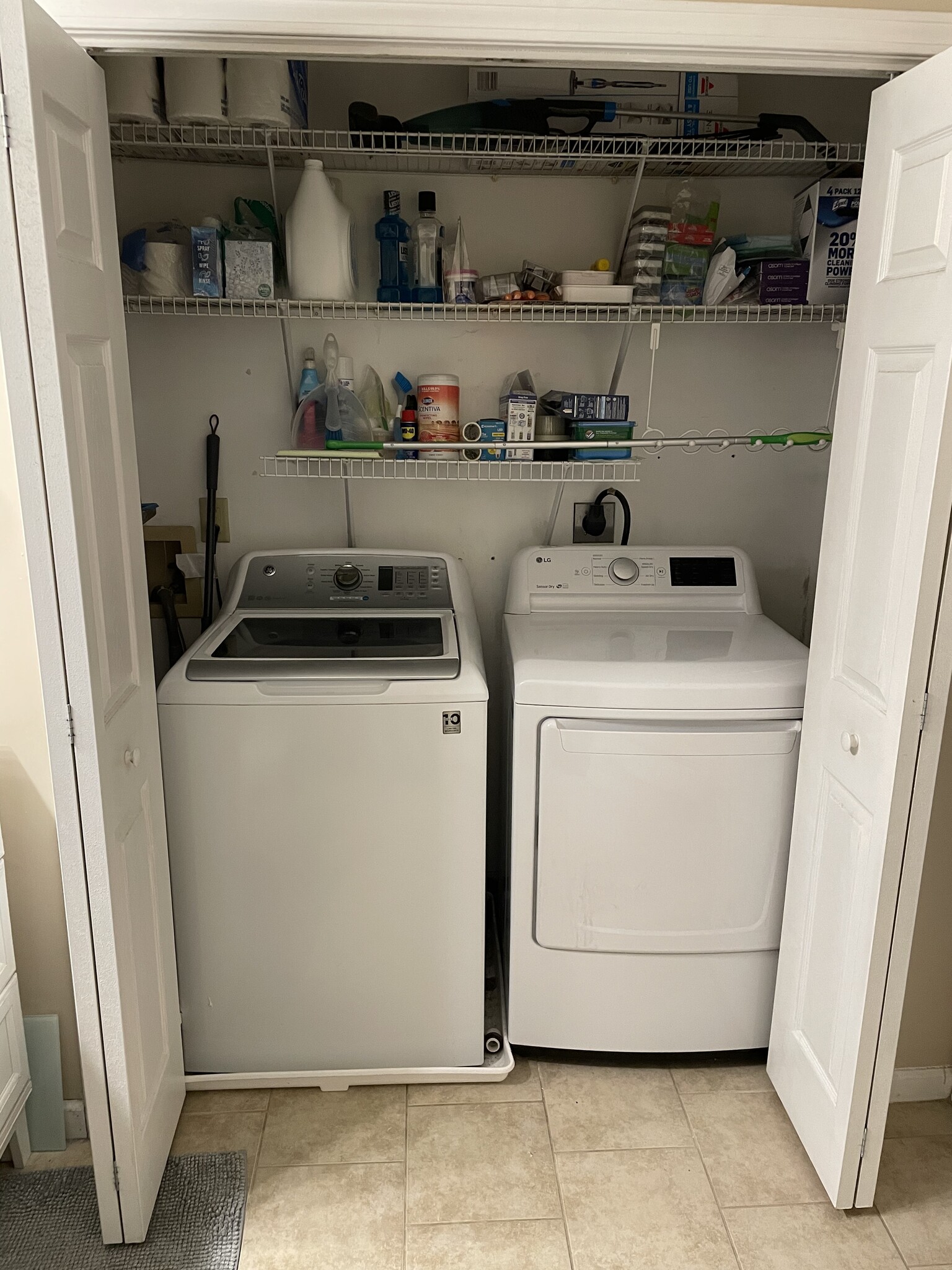 Laundry room with storage - 380 Hildred Dr