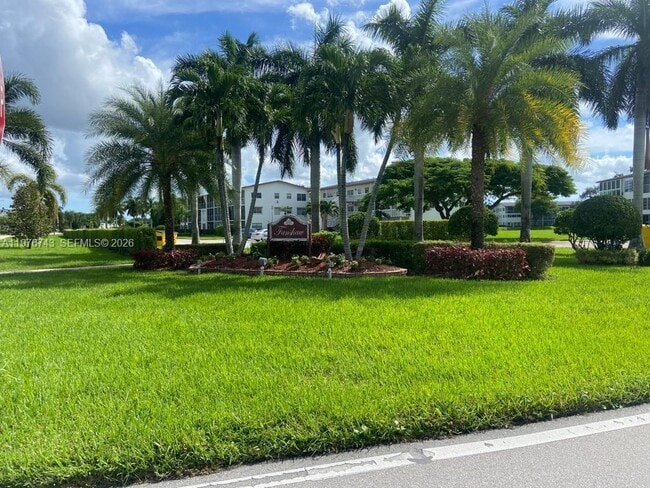 Building Photo - 398 Fanshaw J