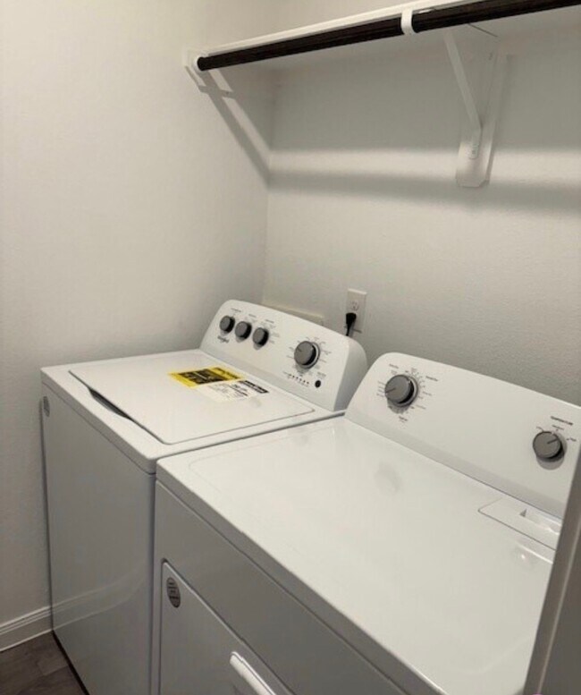 Building Photo - 14634 New Vlg Dr