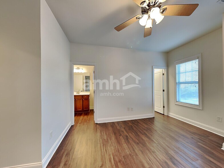 Building Photo - 107 Windy Creek Ln