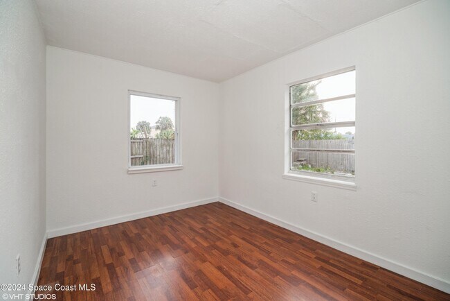 Building Photo - 2154 Henry St NE