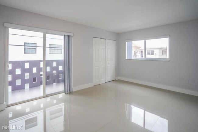 Building Photo - 1986 Biarritz Dr