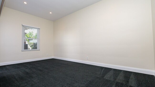 Building Photo - 1220 N Coast Hwy