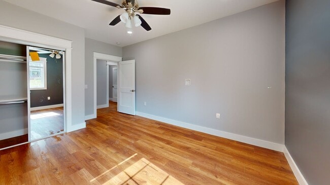 Building Photo - 4BR/4BA Unit #101 in 14 BR Triplex | UTK O...