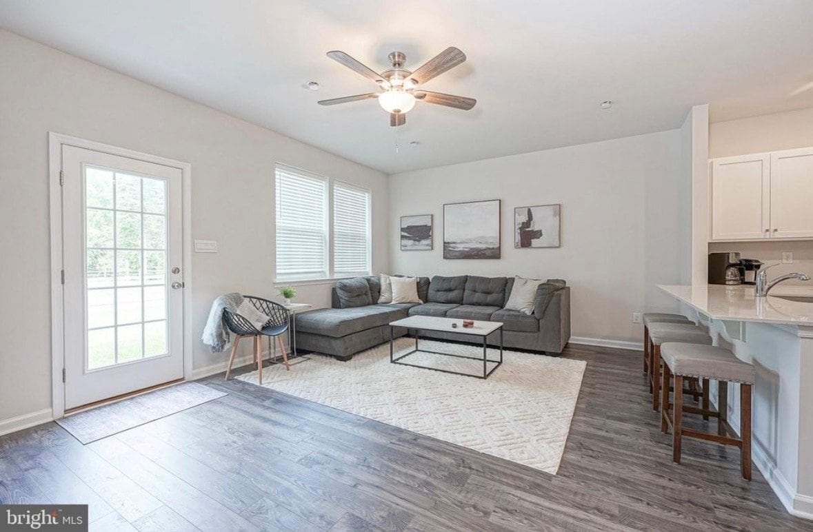 Building Photo - 321 Mazzeo Dr