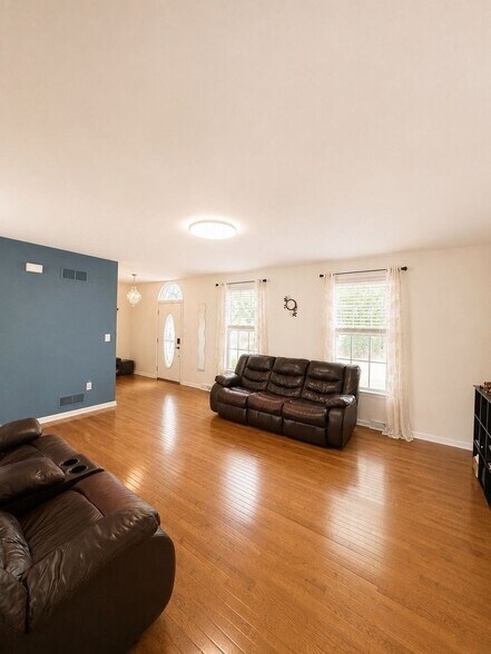 Building Photo - 10551 Cherry Grove Ct