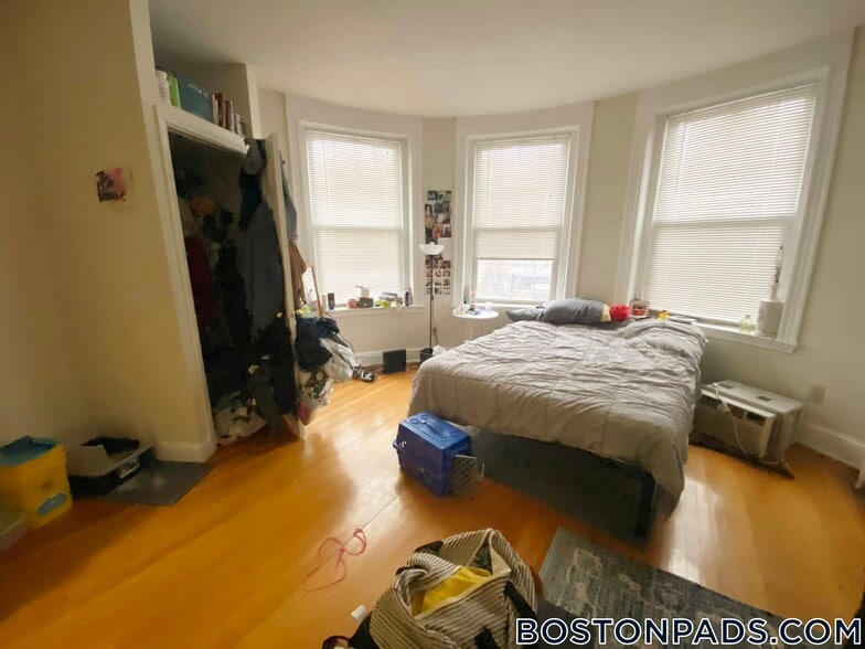 Building Photo - 1232 Beacon St