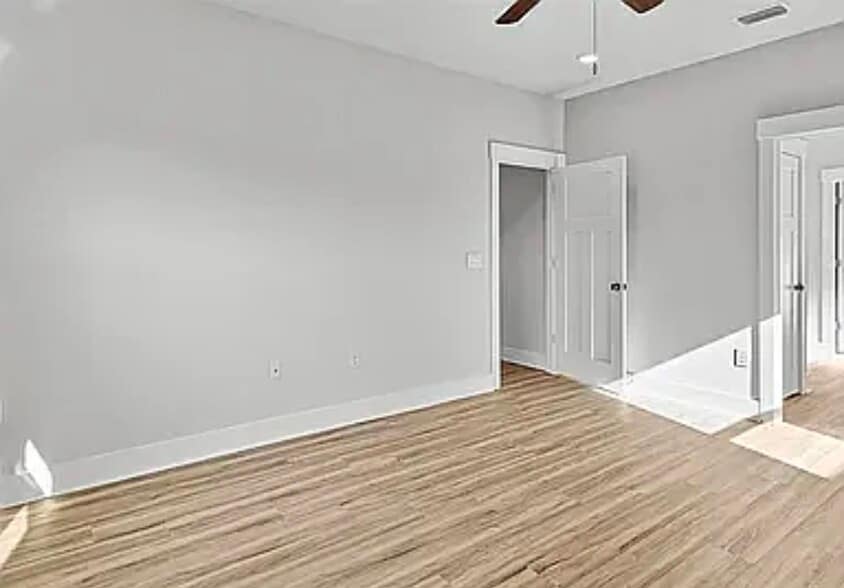 Building Photo - 5583 Clarity St