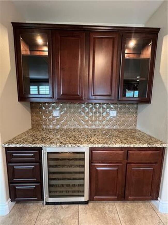 Building Photo - Canyon Hills Home