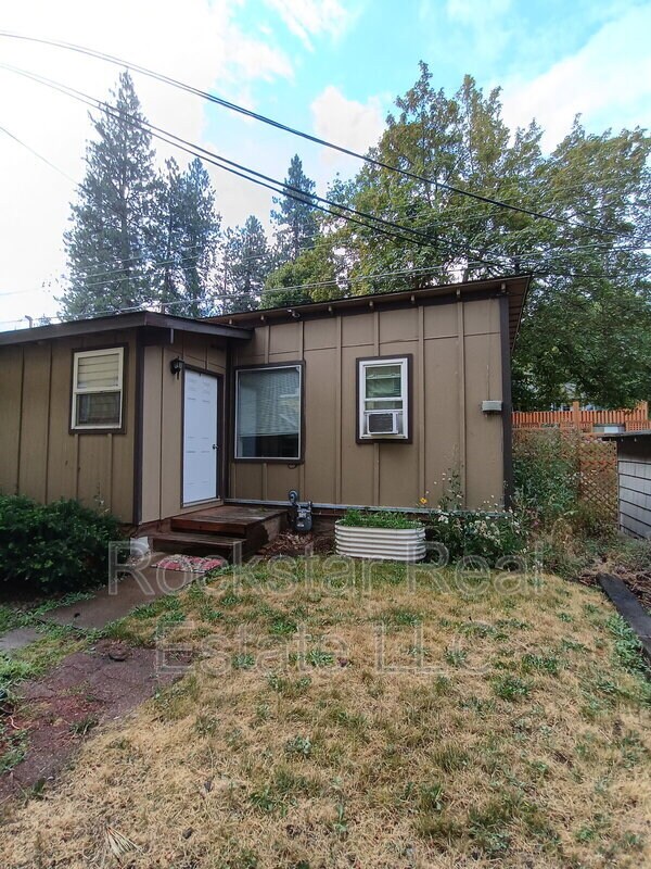 Primary Photo - 1420 E 16th Ave