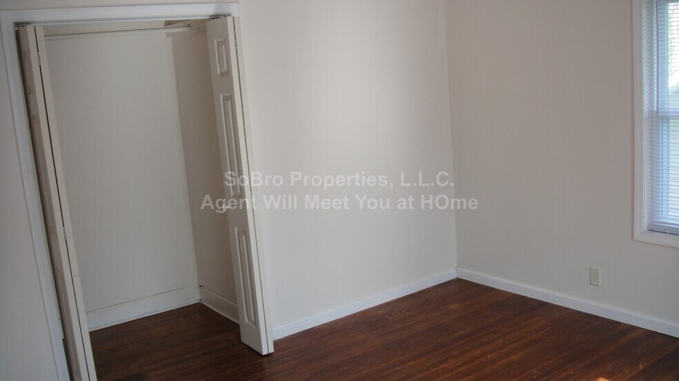 Building Photo - 4054 North Park Avenue