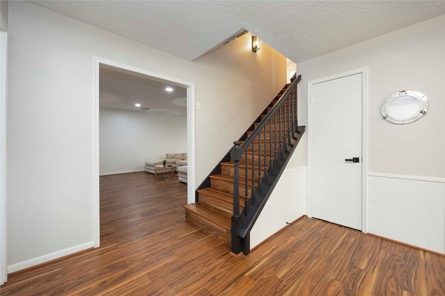 Building Photo - 5511 Green Timbers Dr