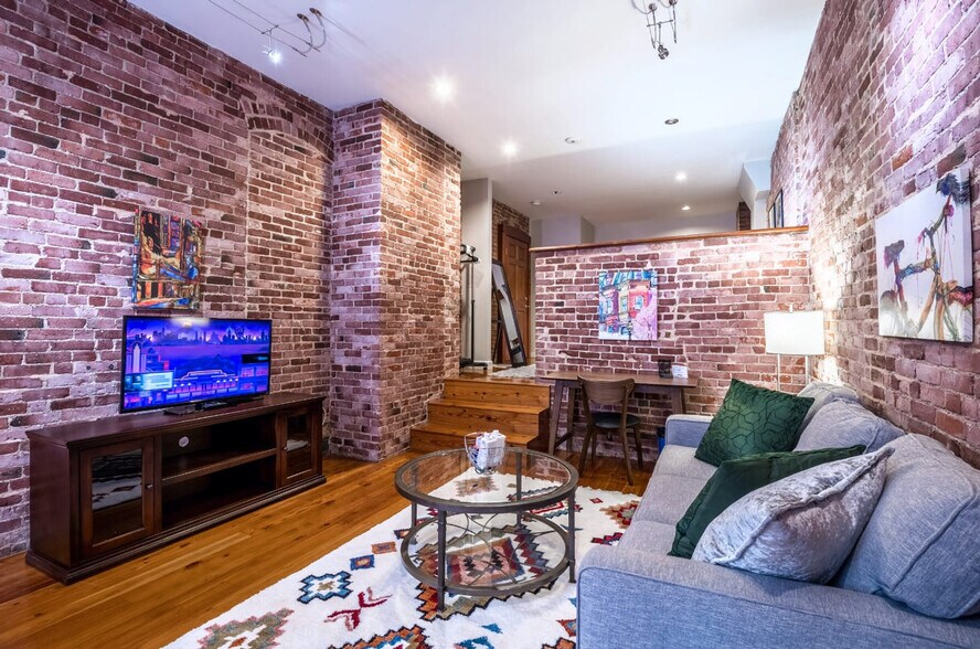 Building Photo - 19 Battery St