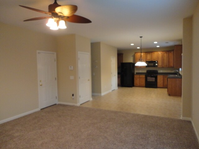 Building Photo - 4461 Garden Club St