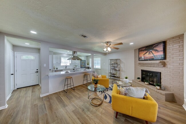 Building Photo - 8511 Honeysuckle