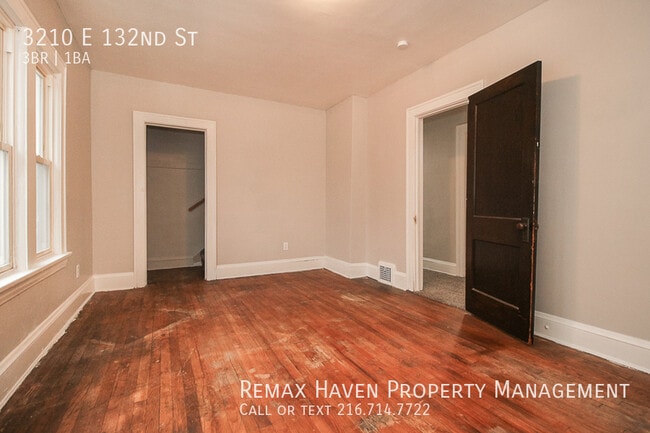 Building Photo - 3210 E 132nd St