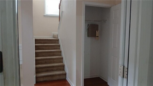 Building Photo - 5966 Haddon Pl SE