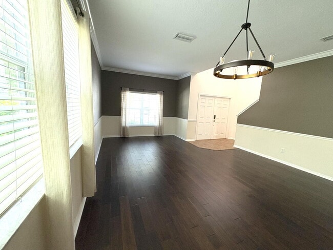 Building Photo - Spacious 5-Bedroom Pool Home with Putting ...