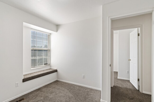 Building Photo - 1613 N 2000 W