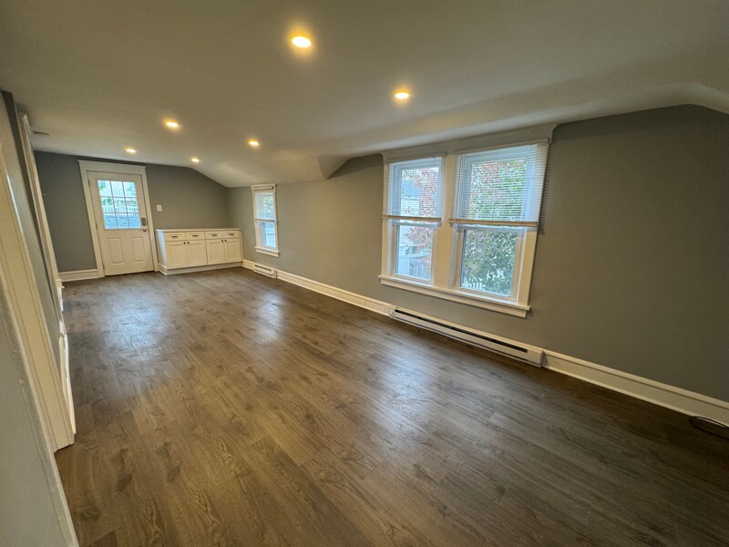 Building Photo - 321 Wesley Ave