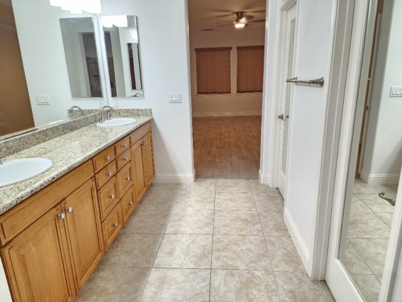 Building Photo - 1168 Pimento Dr