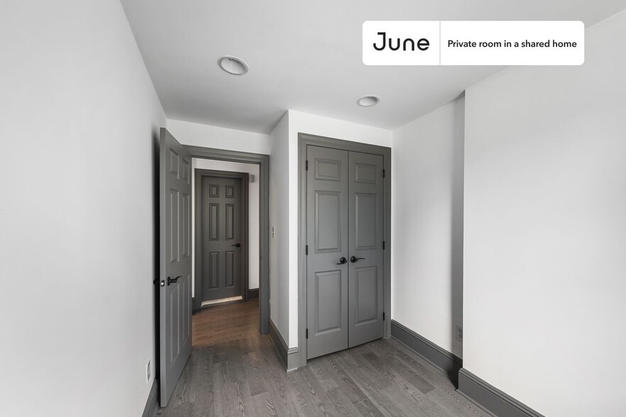 Building Photo - Private bedroom in 2 bed/1 bath Home