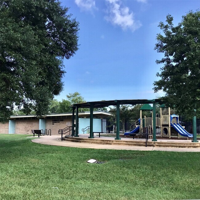 Building Photo - 2109 Marnel Rd