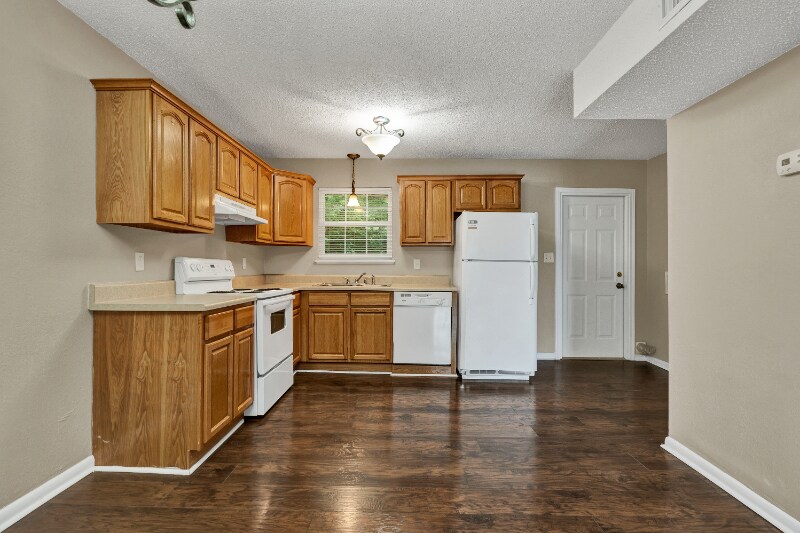 Building Photo - 1312 Ely Rd