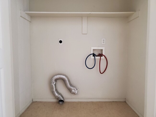 Building Photo - 3308 Hereford Ln