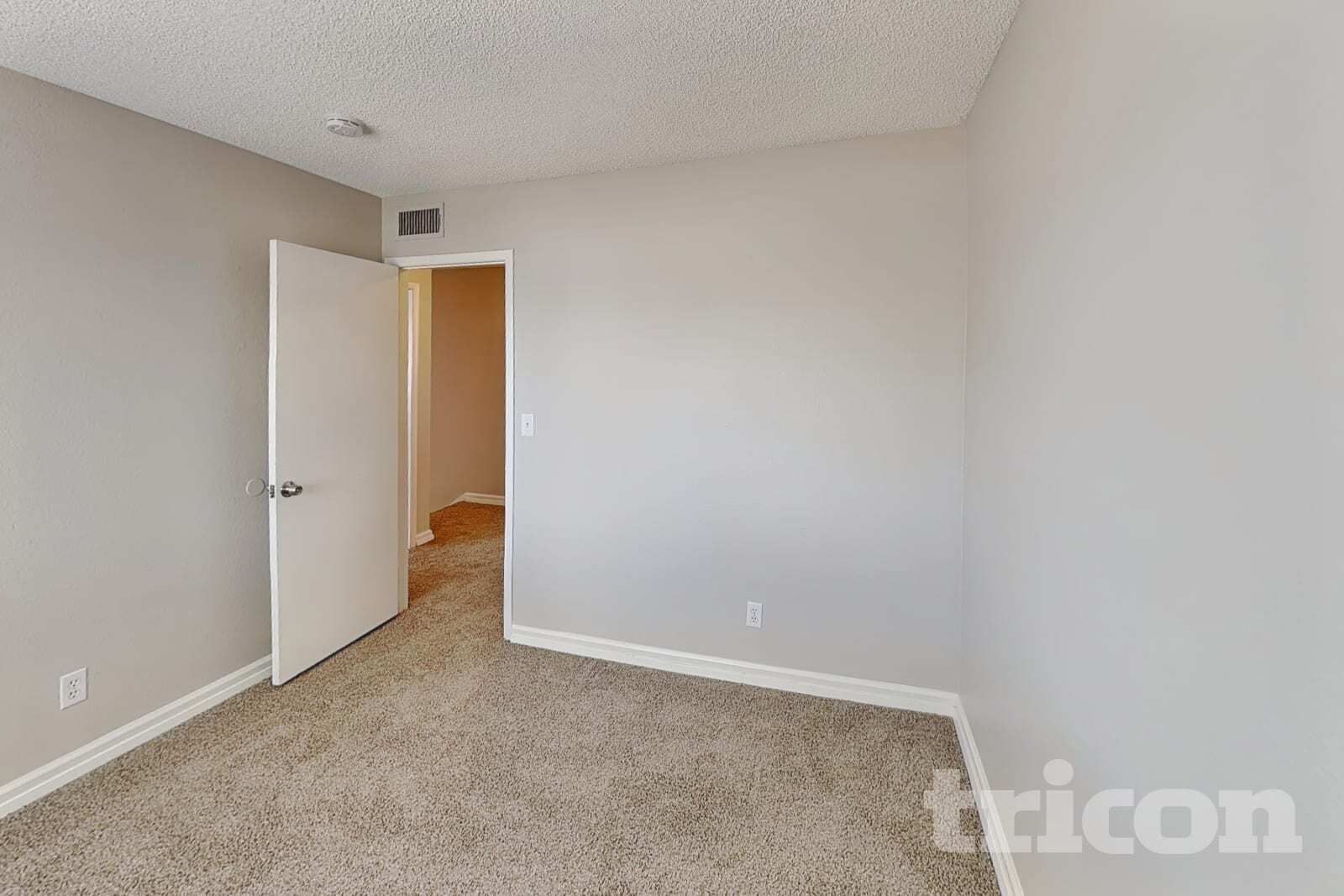 Building Photo - 3143 Regal Oak Dr