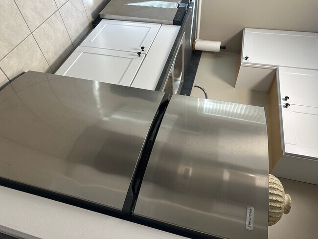 Building Photo - FT Myers Beach Amazing pool home