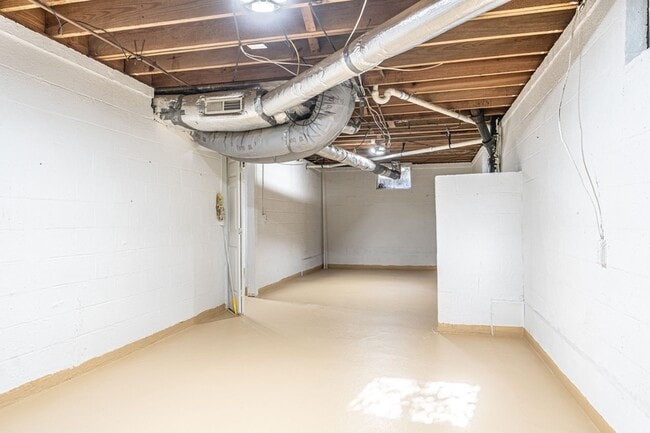 Building Photo - 435 W Baltimore Ave