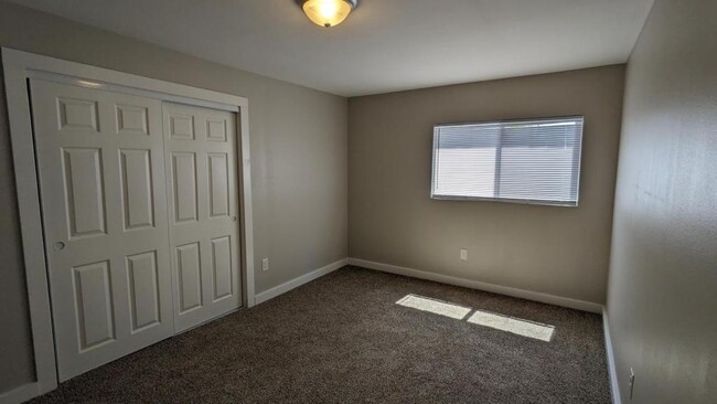 Building Photo - 3965 Hayesville Dr NE