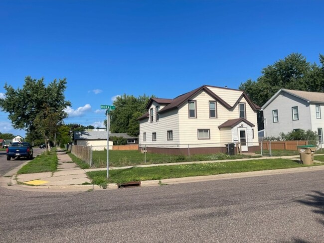 Building Photo - 305 S Rural St