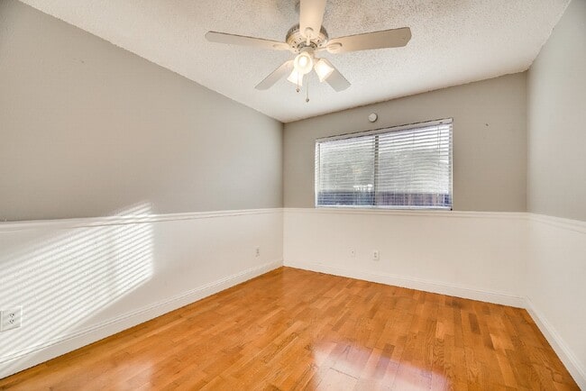 Building Photo - Charming 3-Bedroom Home with 2 Baths in Prime Fort Worth Location