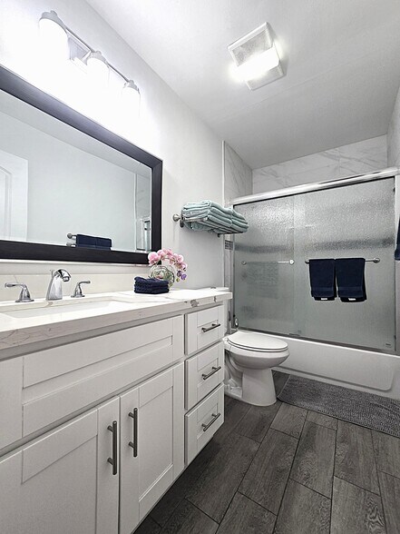 Building Photo - 123 E Bennett Ave