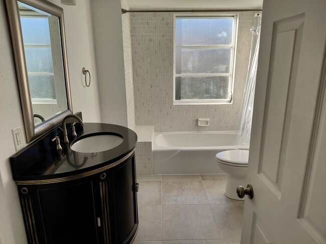 Building Photo - 3513 SE 22nd Ave