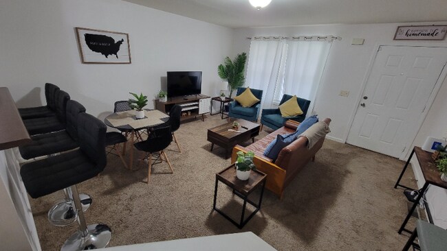 Building Photo - 1510 E Henry St