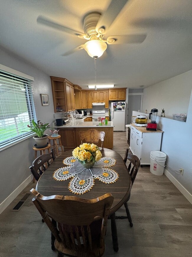 Building Photo - Spacious 4-Bedroom Home in Roosevelt, UT!