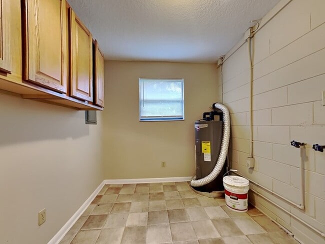 Building Photo - 7593 Sharbeth Dr S