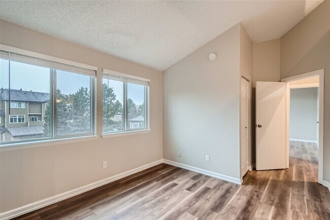 Building Photo - Desirable DTC Condo