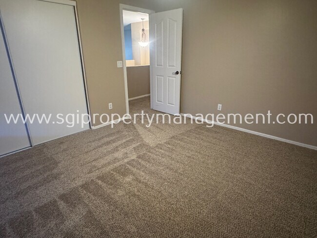 Building Photo - 3511 W Thurman Dr