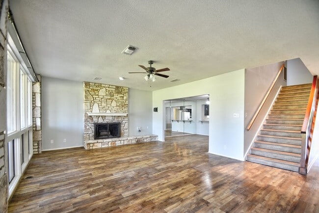 Building Photo - 701 Oakland Hills Ln