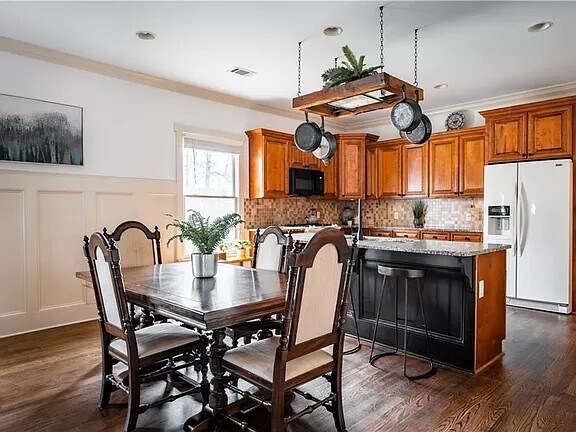 Building Photo - 838 Brookline St SW