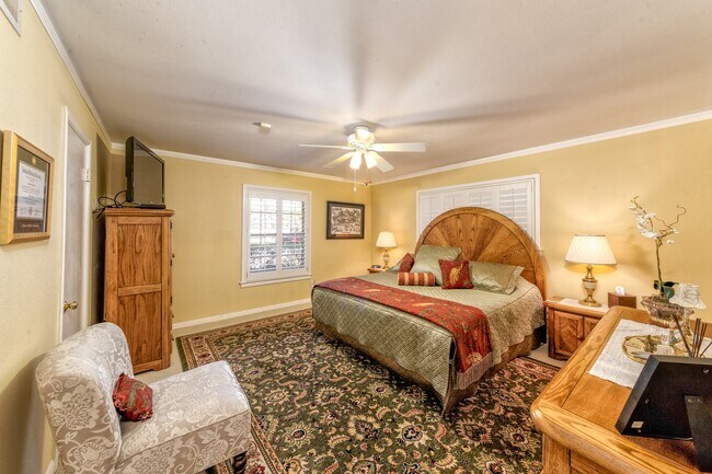 Building Photo - 11407 S Chestwood Dr