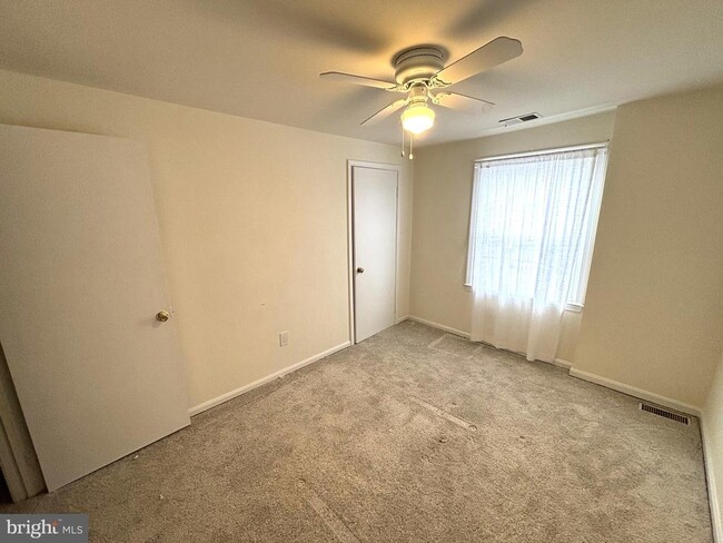 Building Photo - 8104 Oaklake Ct