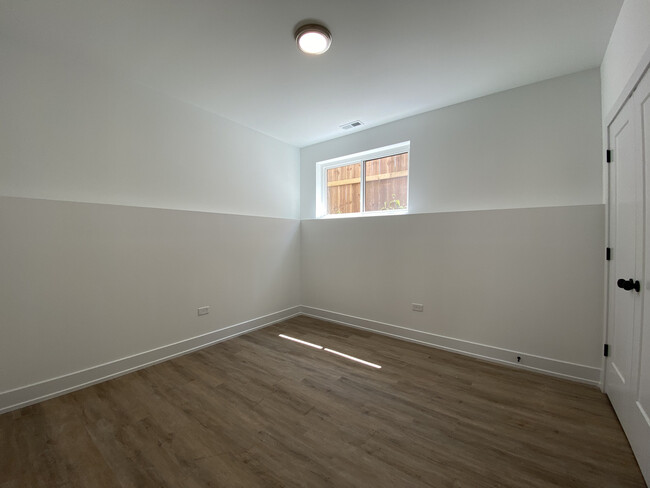 Building Photo - 4047 S Prairie Ave