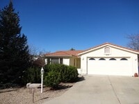 Building Photo - Cliff Rose - 3 Bedroom and 2 Bathroom